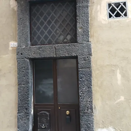 펜션 Leontini Little House