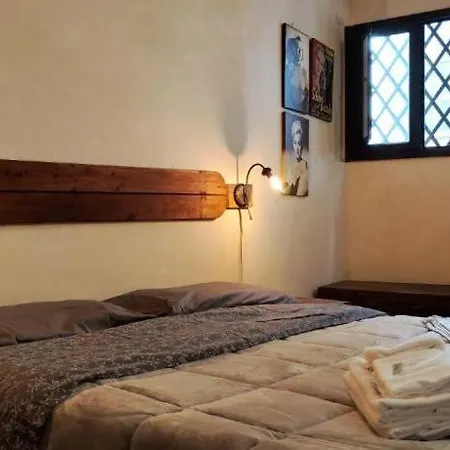 Leontini Little House *
