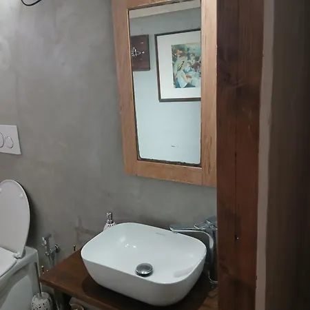 Leontini Little House