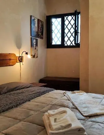 Leontini Little House