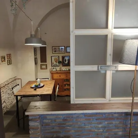 Leontini Little House *