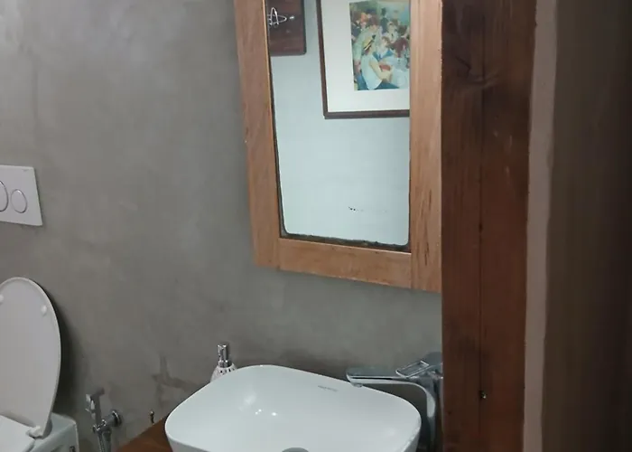 Leontini Little House