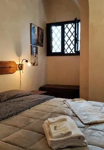Leontini Little House