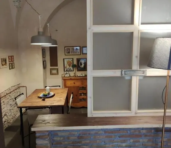 Leontini Little House *